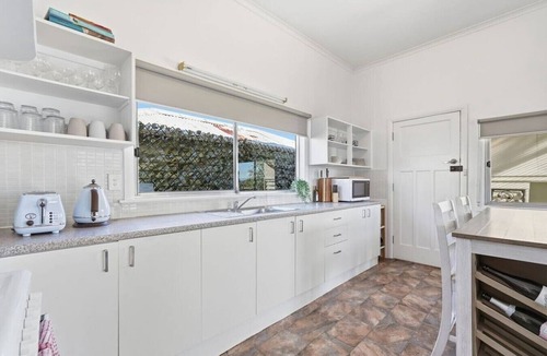 New Norfolk House | Spacious Stay in New Norfolk