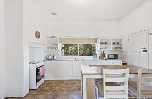New Norfolk House | Spacious Stay in New Norfolk