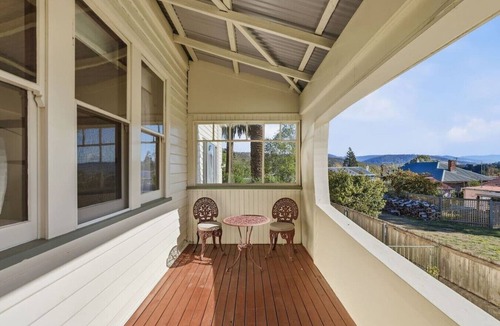 New Norfolk House | Spacious Stay in New Norfolk