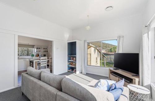 New Norfolk House | Spacious Stay in New Norfolk