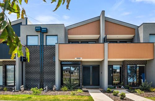 Tarneit House | Spacious Tarneit Home with Private Garden