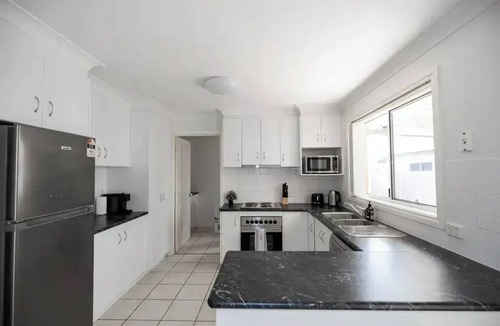 East Wagga Wagga Apartment | Spacious townhouse close to amenities!