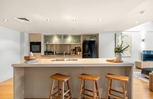 Woolloomooloo Apartment | Spacious Waterfront Loft at Woolloomooloo Wharf