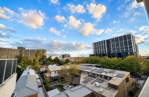 North Melbourne Apartment | Spectacular view 2BR2BA Apt in North Mel Parking