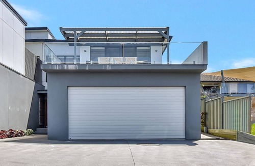 Speers Point House | Speers Point Lakeviews on The Esplanade