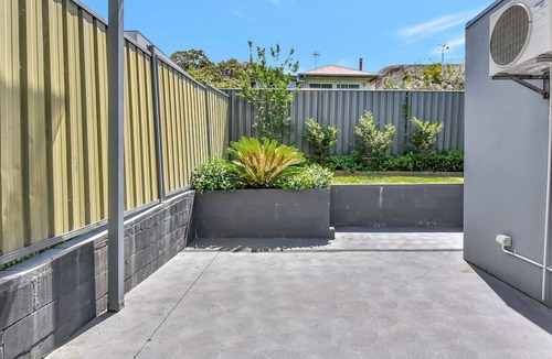 Speers Point House | Speers Point Lakeviews on The Esplanade
