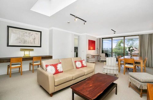 Cremorne Apartment | SPF13-Sunny, Spacious, Highly Convenient Apartment
