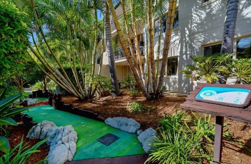 Mermaid Beach Apartment | Splashpark family resort, full of fun. Close to theme parks, beach, restaurants