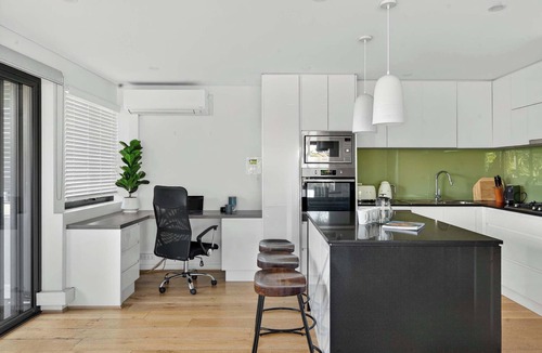 Redfern Apartment | Split Level Oasis - Stunning CBD views and Parking