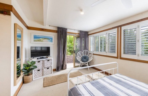 Angourie House | Spookys 5, 5/8 Bay St