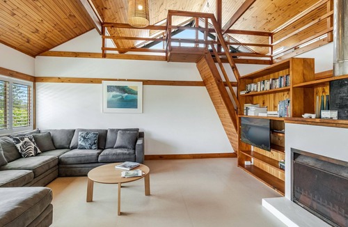 Angourie Apartment | Spookys 6 Angourie - Treetop Oasis Steps from Spooky Beach - Holiday Yamba