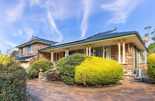 Mount Victoria House | Spring Garden with air-conditioning and a large back garden
