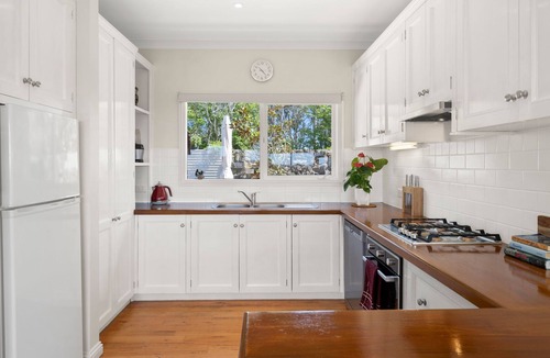 Spring Hill House | Springhill Views-Country Retreat-sleeps12