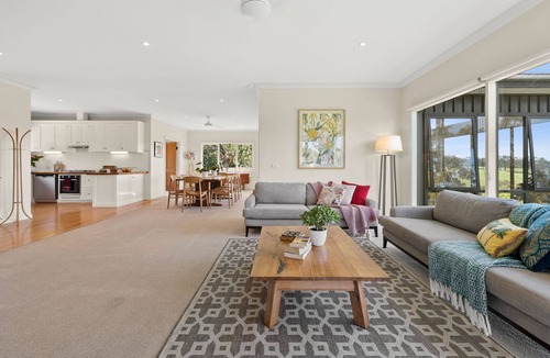 Spring Hill House | Springhill Views-Country Retreat-sleeps12