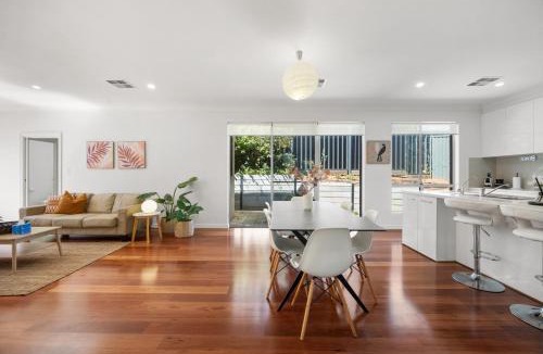 St Georges House | St Georges Gem - Spacious and Well-located Family Stay