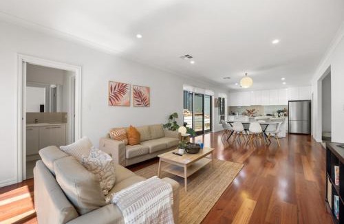 St Georges House | St Georges Gem - Spacious and Well-located Family Stay