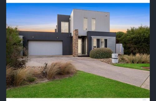 Torquay House | St Georges Luxury Beach House