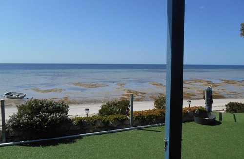 Melville House | St Helen's-Absolute Beach Front, Beach at Door Step, Winter Off Peak Special!