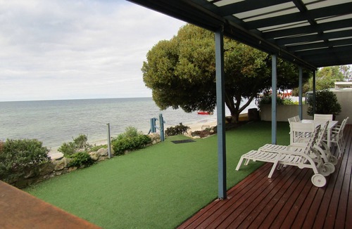 Melville House | St Helen's-Absolute Beach Front, Beach at Door Step, Winter Off Peak Special!