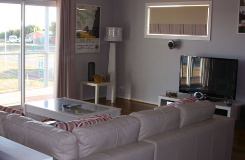Port Hughes House | St Ives at Pt Hughes - A contemporary take on the "Beach House" for up to x10.