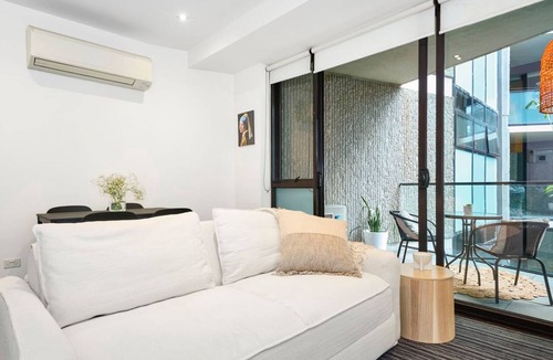 St Kilda Apartment | St Kilda Happy Hideaway