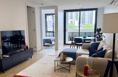 St Kilda Apartment | St Kilda Parkside Retreat Rooftop City Views