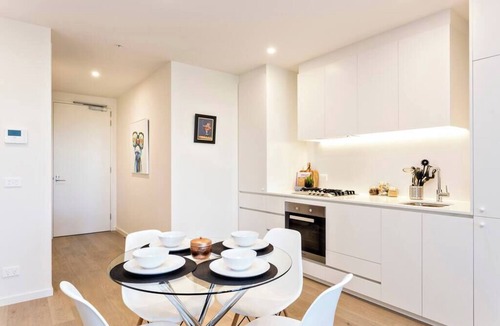 St Kilda Apartment | St Kilda Stunner - Rooftop Infinity Pool + Parking