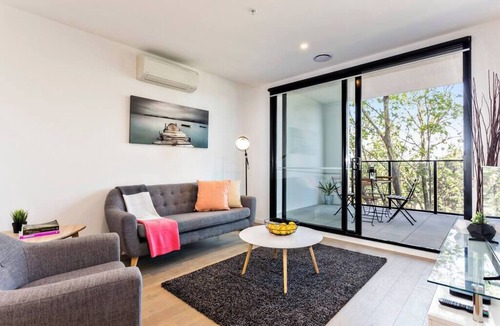 St Kilda Apartment | St Kilda Stunner - Rooftop Infinity Pool + Parking