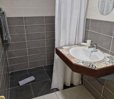 Les Hattes Apartment | ST-Laurent Haut de Balate Confort