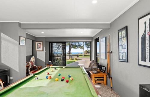 St Leonards Apartment | St. Leonards Bay Views