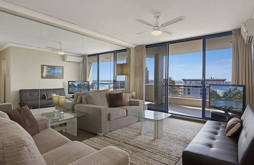 The Entrance Apartment | St Tropez Apartment 43