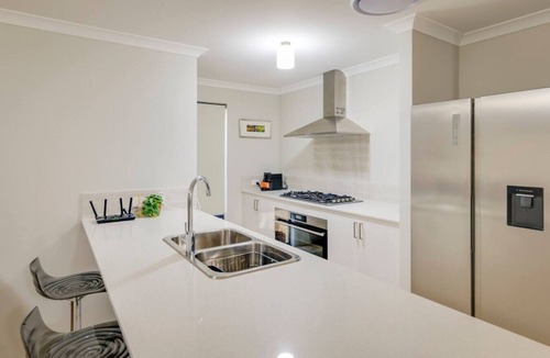 Busselton House | Stables Lane Retreat - Central and Modern