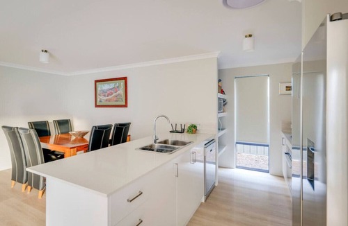 Busselton House | Stables Lane Retreat - Central and Modern