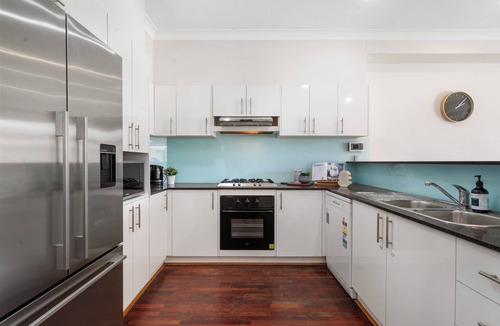 Stanmore House | Stanmore Home Near Newtown | Parking | City Access