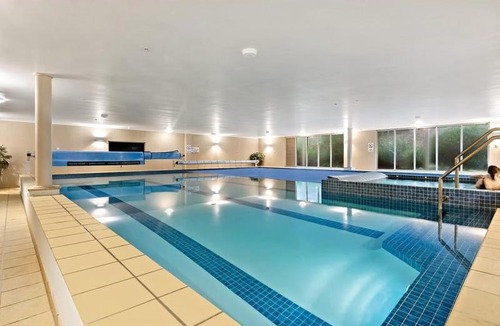 Lower Plenty Apartment | Star on Main with a Pool