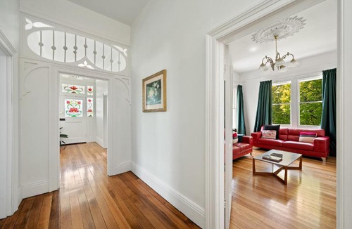 New Town House | Stately Cornelian bay Hideaway