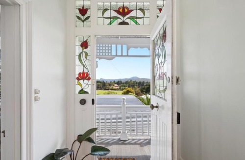 New Town House | Stately Cornelian bay Hideaway