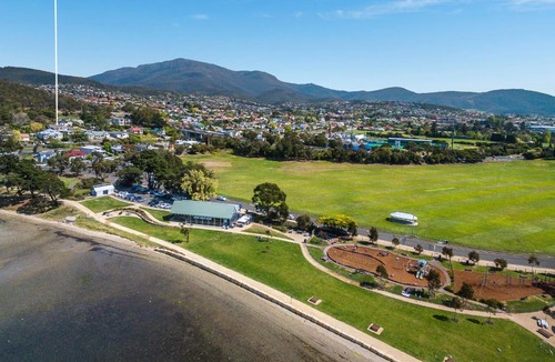 New Town House | Stately Cornelian bay Hideaway