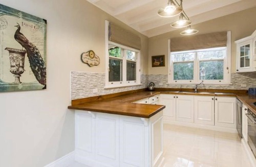 Mount Helena House | Station House - Charming Country Home