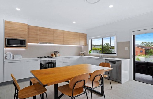 Booker Bay Apartment | Stay 3 nights, pay 2 this Winter*