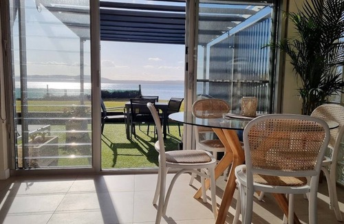 Corlette Apartment | Stay 3/Pay2 nights (T&C’s) 'Dolphin Shores' *1SUPs+3Kayaks* WATERFRONT
