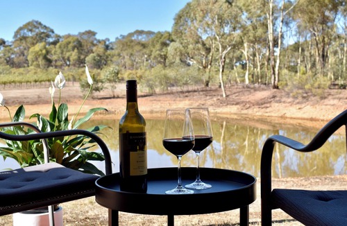 Myers Flat Cottage | Stay amongst the vines of Sandhurst Ridge Winery. Tranquil stay close to Bendigo