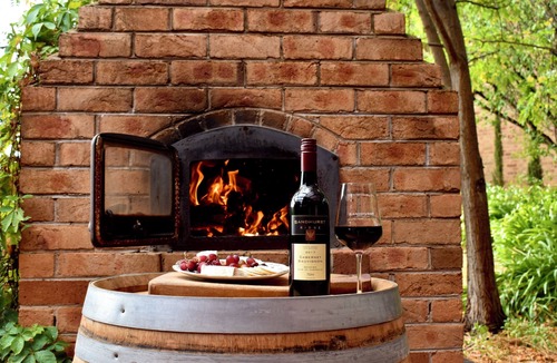 Myers Flat Cottage | Stay amongst the vines of Sandhurst Ridge Winery. Tranquil stay close to Bendigo