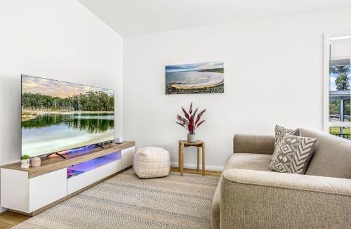 St. Georges Basin House | Stay and Float in Basin Bliss