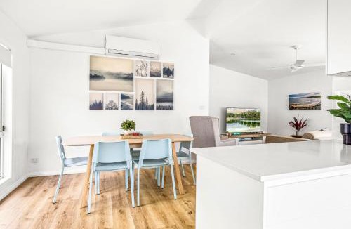 St. Georges Basin House | Stay and Float in Basin Bliss