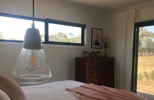 Newham House | Stay at Hanging Rock. Walk to Elton John concerts.