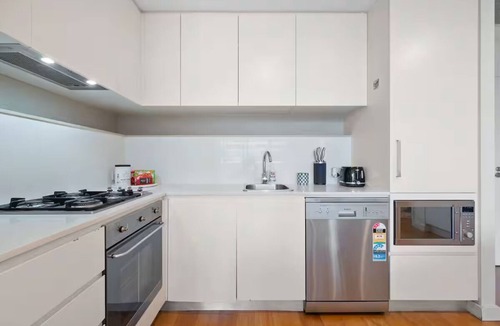 Macquarie Park Apartment | Stay in Macquarie Park 2b APT w/Pool Gym Metro Nearby