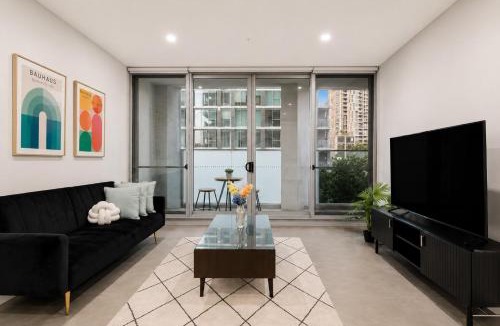 Lidcombe Apartment | Stay in the Heart of the Action 2BR Parking