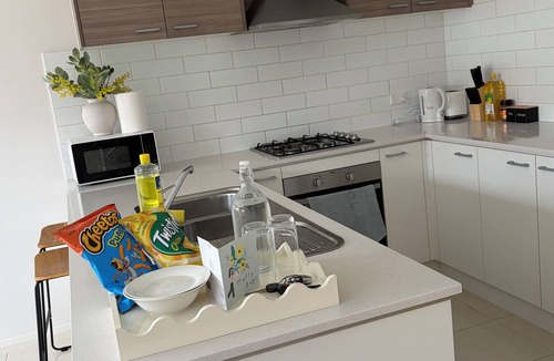 Limonite House | Stay In Thornhill Park - West Melbourne