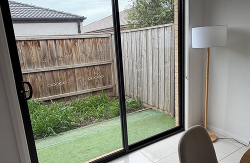 Limonite House | Stay In Thornhill Park - West Melbourne